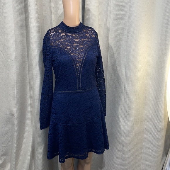 PTP 18 inches length 35 inches navy guess dress - Picture 2 of 13